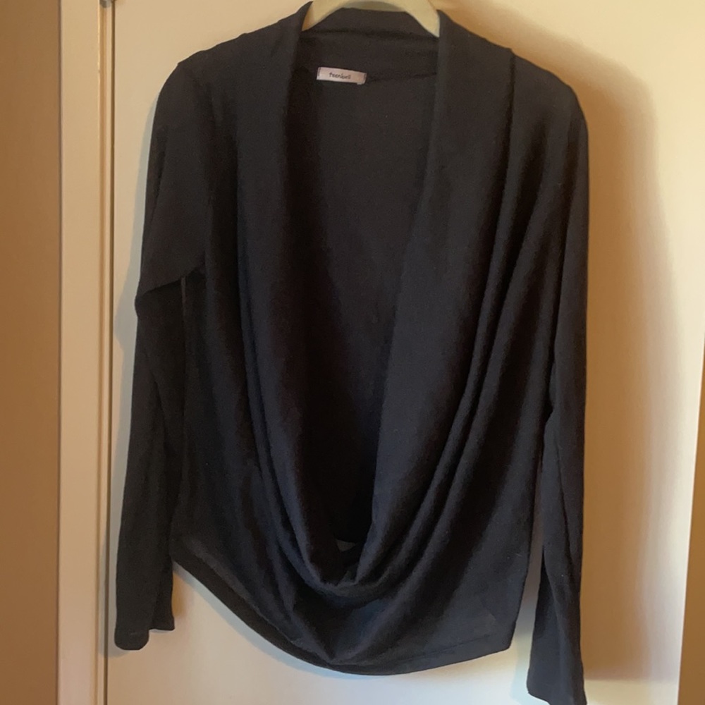 The PERFECT Sexy Black Sweater! Size Medium 🤩 - Picture 2 of 6
